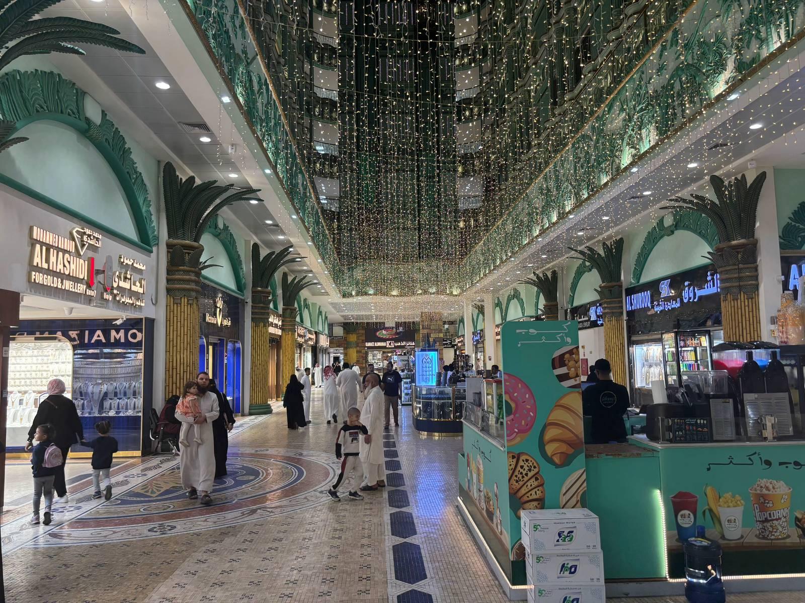 Image News OASIS MALL JEDDAH: MENJELAJAHI ISTANA EMAS PALING "INSTAGENIC" DI ARAB SAUDI